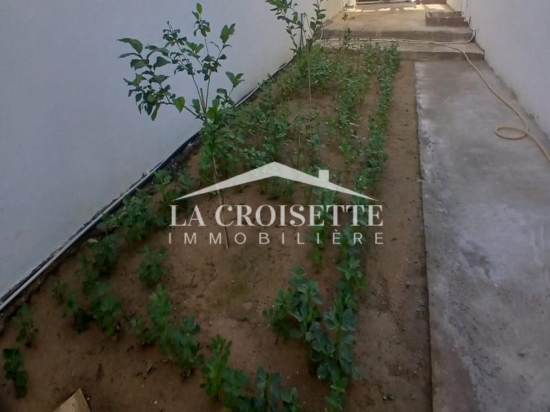 Rez-de-chaussée de villa S+4 avec jardin à La Marsa